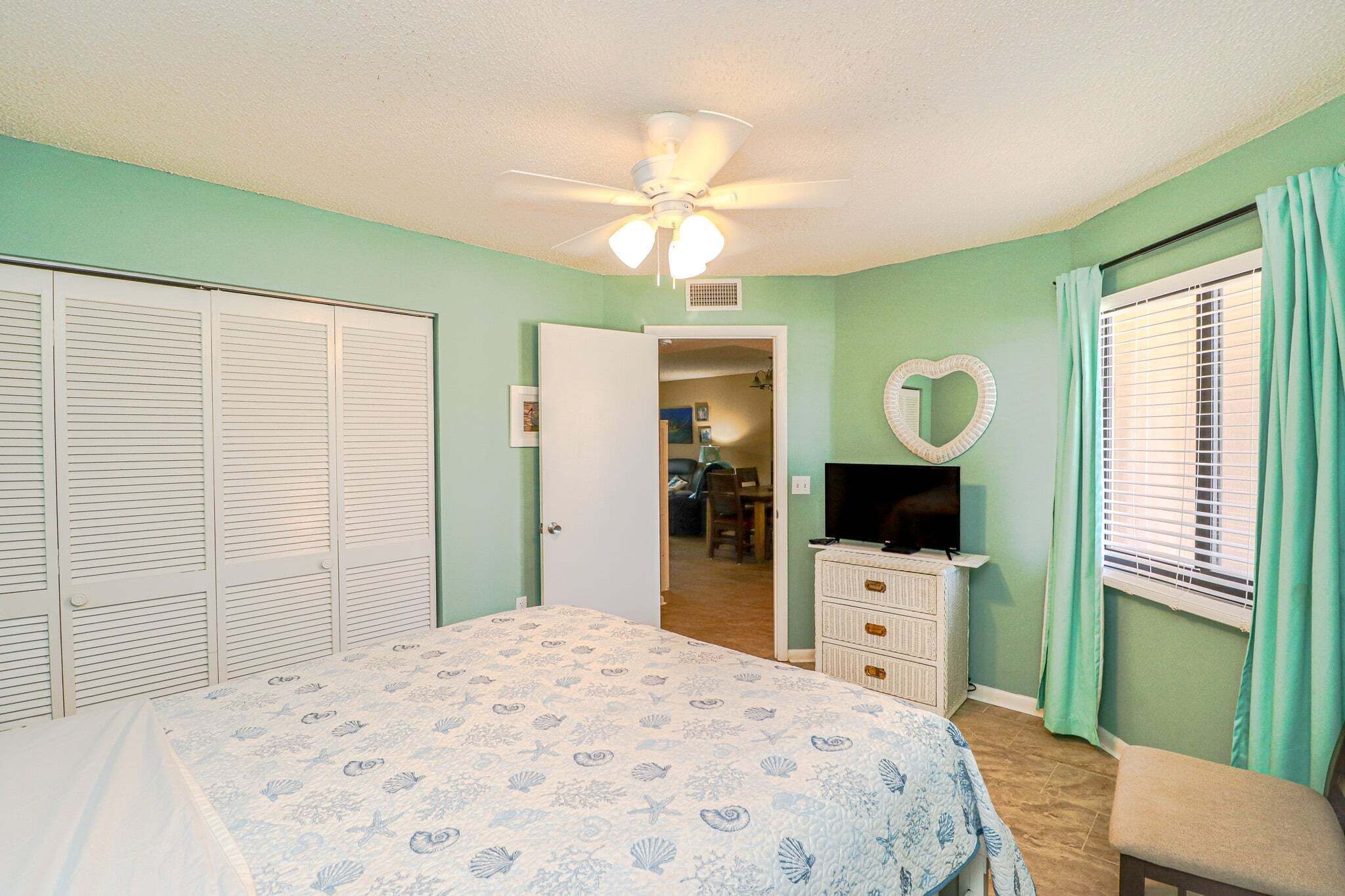 2 bedrooms, iron/ironing board, free WiFi, bed sheets