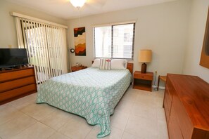 2 bedrooms, iron/ironing board, free WiFi, bed sheets - Ocean Village Club Condo K14 (St. Augustine)