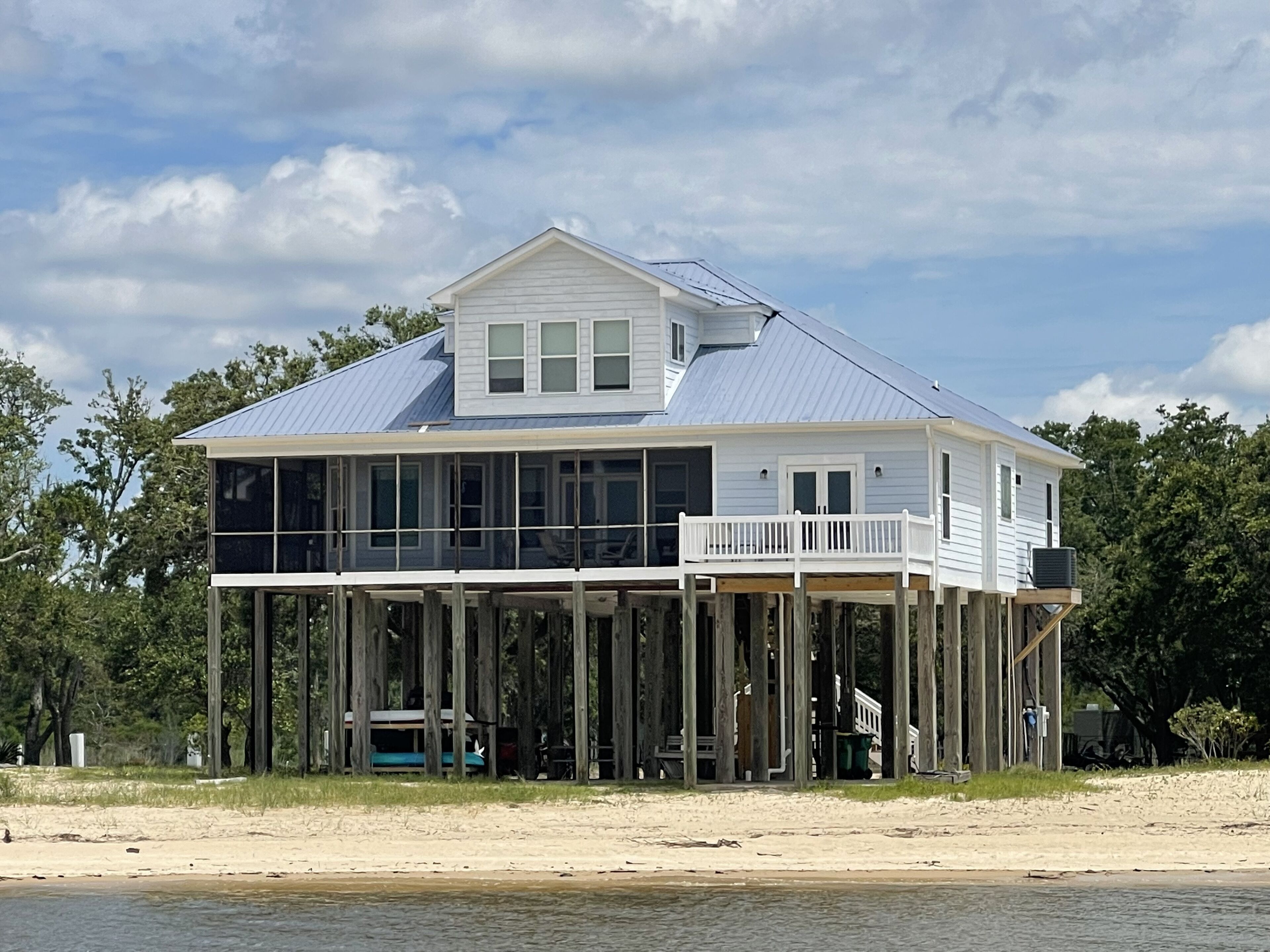 Castaway's Sunset View Beach House - Available Cruising the Coast