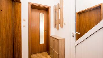 City Apartment (Top Center) | 1 bedroom, iron/ironing board, free WiFi