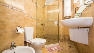 شقة في المدينة (Top Center) | حمام | تجهيزات دش، مجففات شعر، مراحيض شطف، مناشف