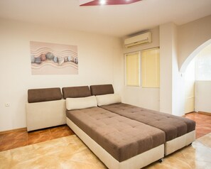 City Apartment (Top Center) | Living area | Flat-screen TV - Aleksapart (Burgas)