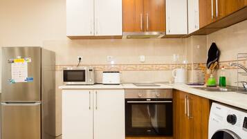 City Apartment (Top Center) | Private kitchen | Fridge, microwave, oven, stovetop