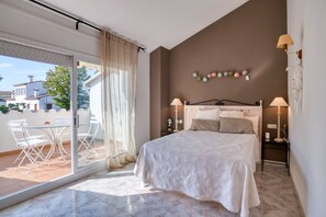 4 chambres, fer et planche à repasser, Wi-Fi, draps fournis