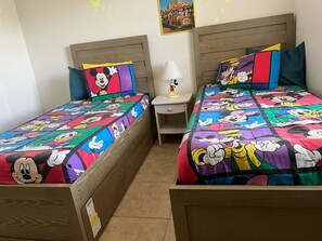 2 habitaciones, tabla de planchar con plancha, wifi y ropa de cama