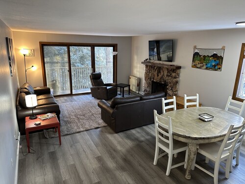 Condo Centrally Located- Mountain Side