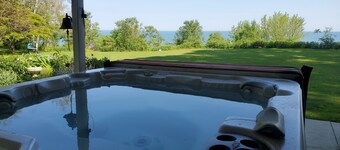 Relax at The Cliffside Getaway!