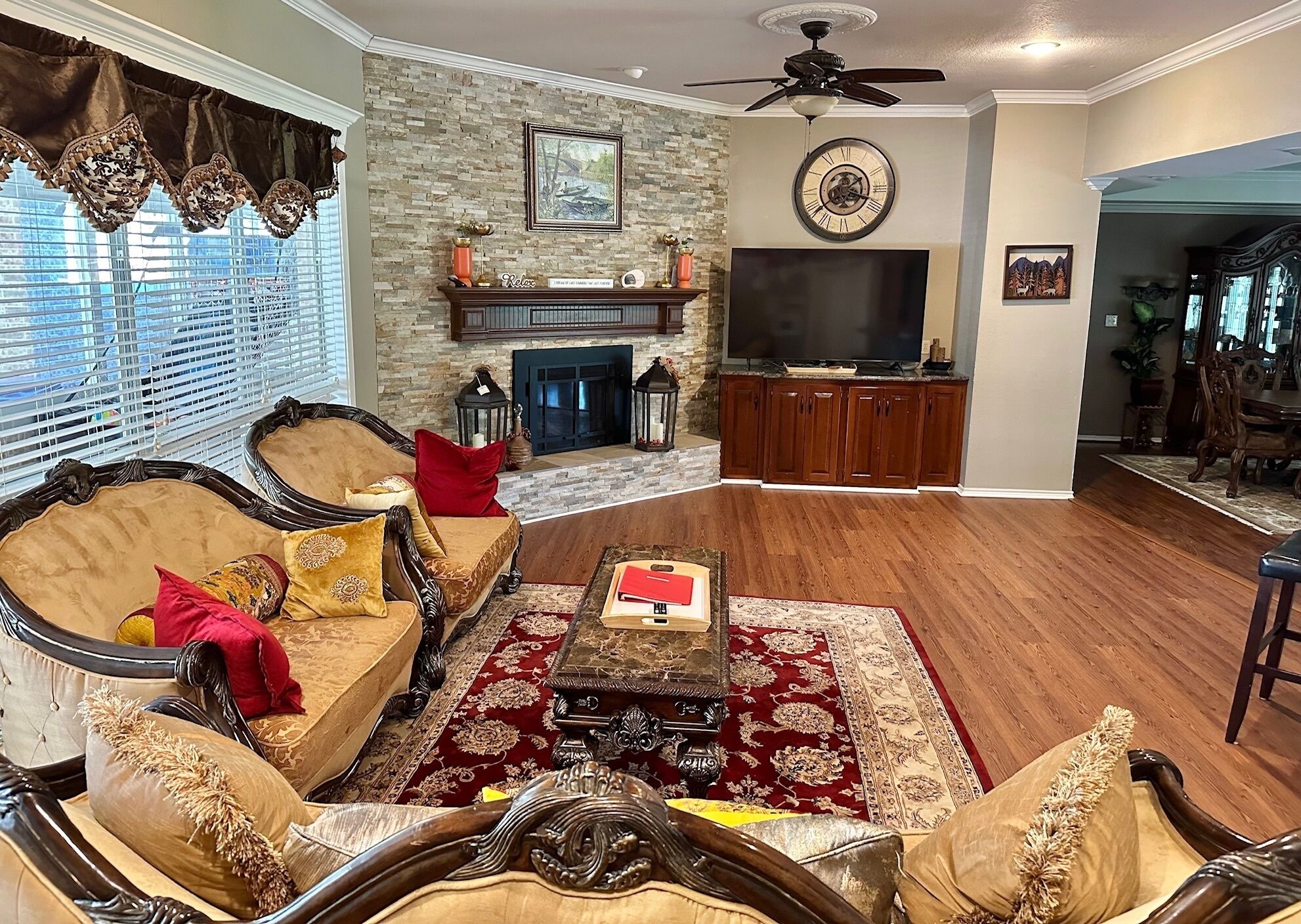 Smart-TV, Tischtennisplatte