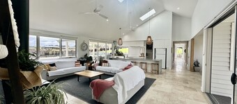 Coastal Retreat - POOL,  SPA & FIRE. Nature boardwalk, creek & inlet. 5 bedroom.