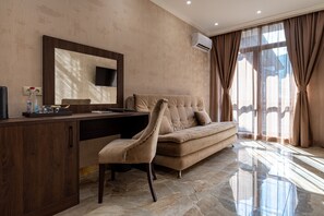 Suite | Área de sala de estar | Televisión LCD