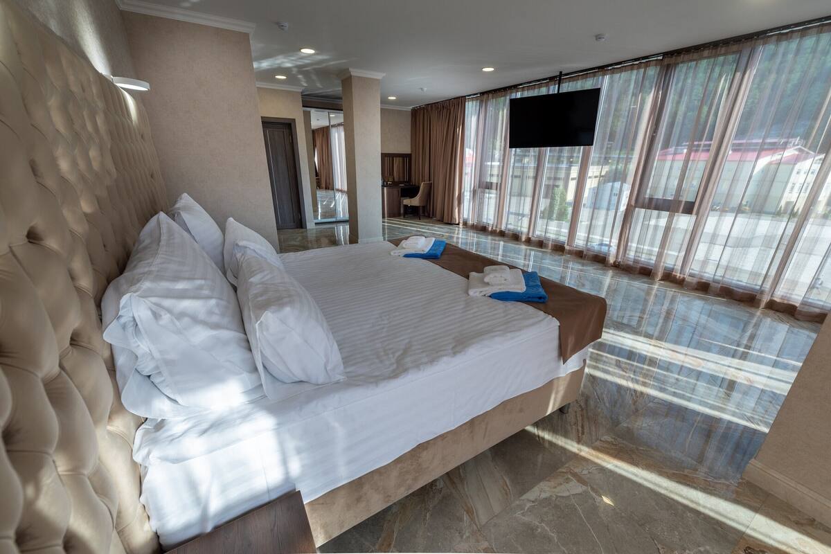 Luxury Room | 1 bedroom, in-room safe, desk, free WiFi