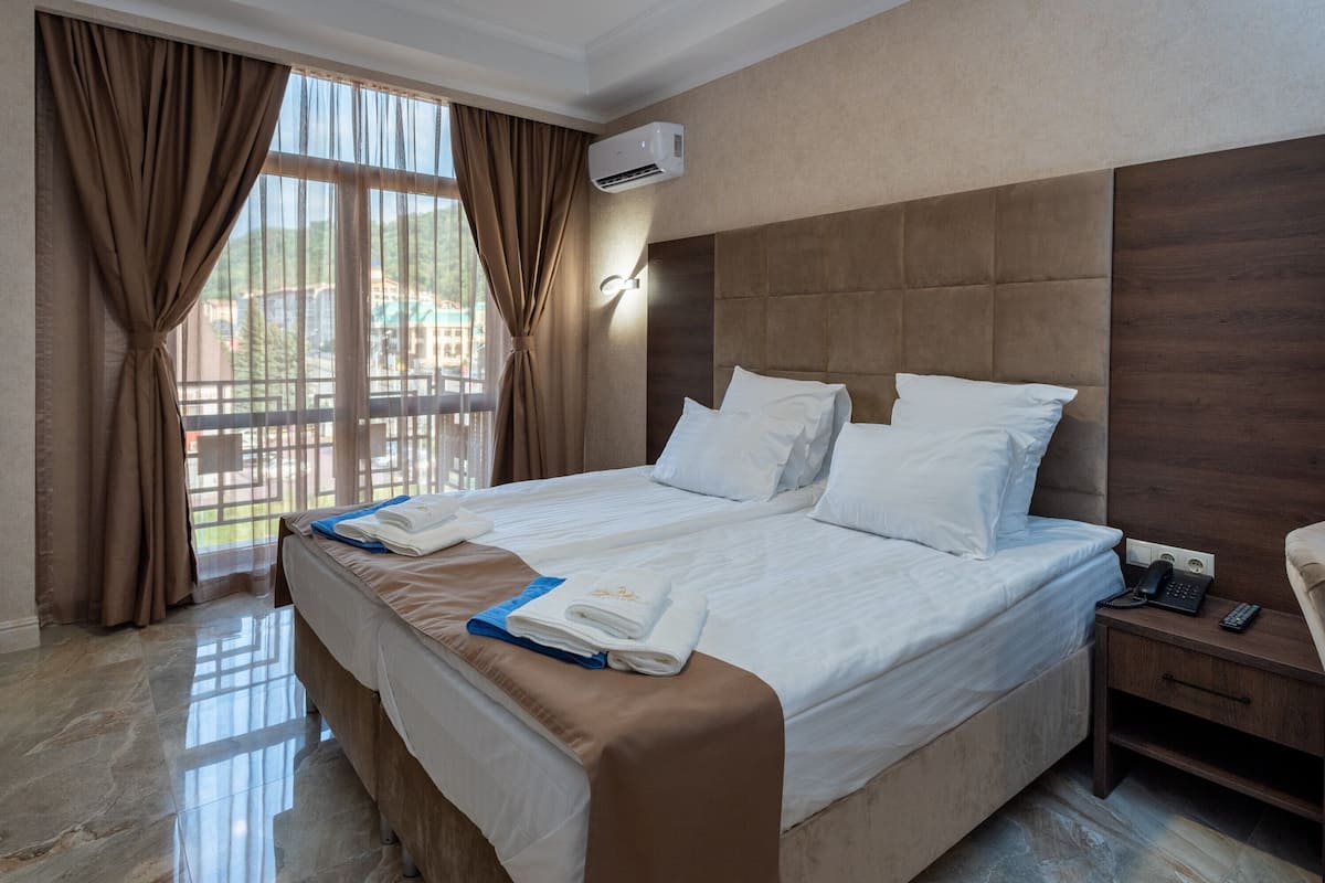 Romantic Double or Twin Room | 1 bedroom, in-room safe, desk, free WiFi