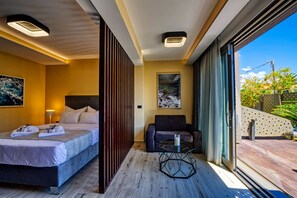 In-room safe, iron/ironing board, travel crib, free WiFi