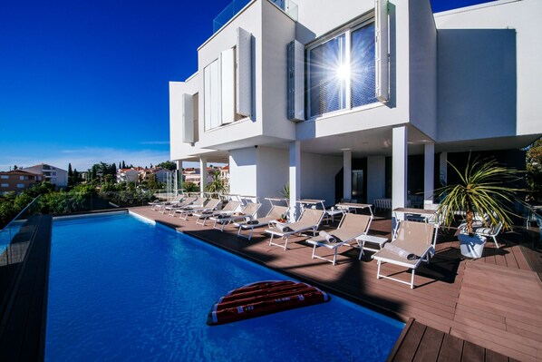 Outdoor pool, a heated pool