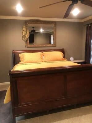 3 bedrooms, in-room safe, desk, iron/ironing board