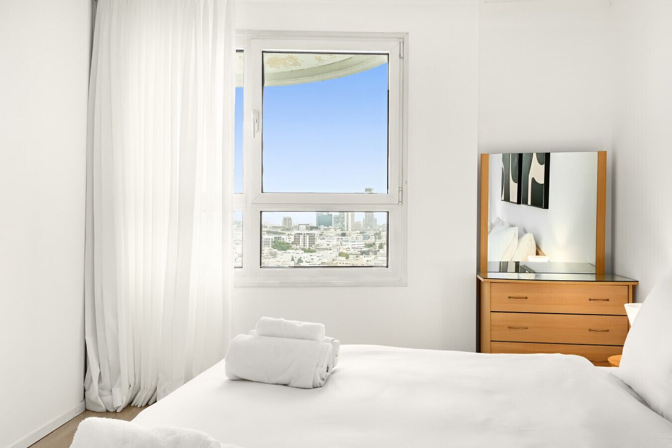 3 makuuhuonetta, silitysrauta/-lauta, ilmainen Wi-Fi