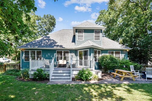 Gorgeous Bethany retreat! Dog friendly, 4 BR/3BA, near trails, <2 miles to beach