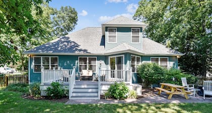 Gorgeous Bethany retreat! Dog friendly, 4 BR/3BA, near trails, <2 miles to beach
