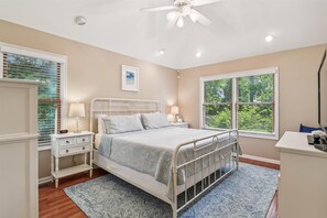 4 habitaciones, escritorio, tabla de planchar con plancha y wifi gratis 