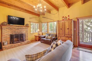 TV, fireplace, DVD player, books - Game Room & 2 Decks: Walkable Lake Arrowhead Cabin (Lake Arrowhead)