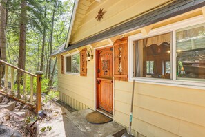 Exterior detail - Game Room & 2 Decks: Walkable Lake Arrowhead Cabin (Lake Arrowhead)
