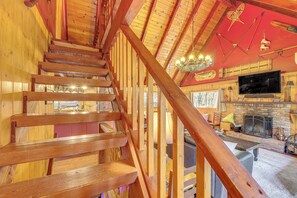 TV, fireplace, DVD player, books - Game Room & 2 Decks: Walkable Lake Arrowhead Cabin (Lake Arrowhead)
