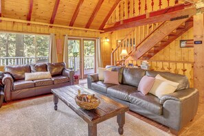 TV, fireplace, DVD player, books - Game Room & 2 Decks: Walkable Lake Arrowhead Cabin (Lake Arrowhead)