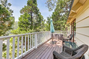 Terrace/patio - Game Room & 2 Decks: Walkable Lake Arrowhead Cabin (Lake Arrowhead)