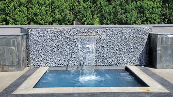 Piscina all'aperto, una piscina riscaldata