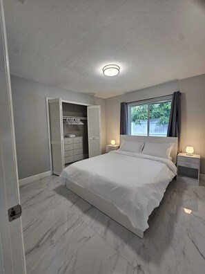 4 chambres, coffres-forts dans les chambres, bureau
