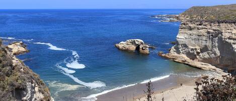 Una spiaggia nelle vicinanze