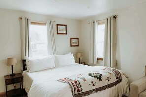 Tabla de planchar con plancha, wifi y ropa de cama 