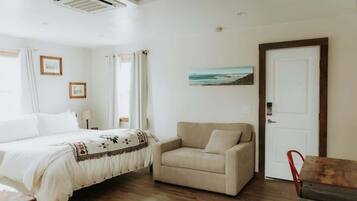 Iron/ironing board, travel crib, WiFi, bed sheets