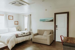 Iron/ironing board, travel cot, WiFi, bed sheets