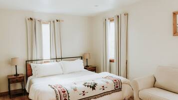 Iron/ironing board, travel crib, WiFi, bed sheets