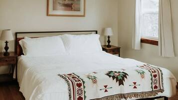 Iron/ironing board, travel crib, WiFi, bed sheets