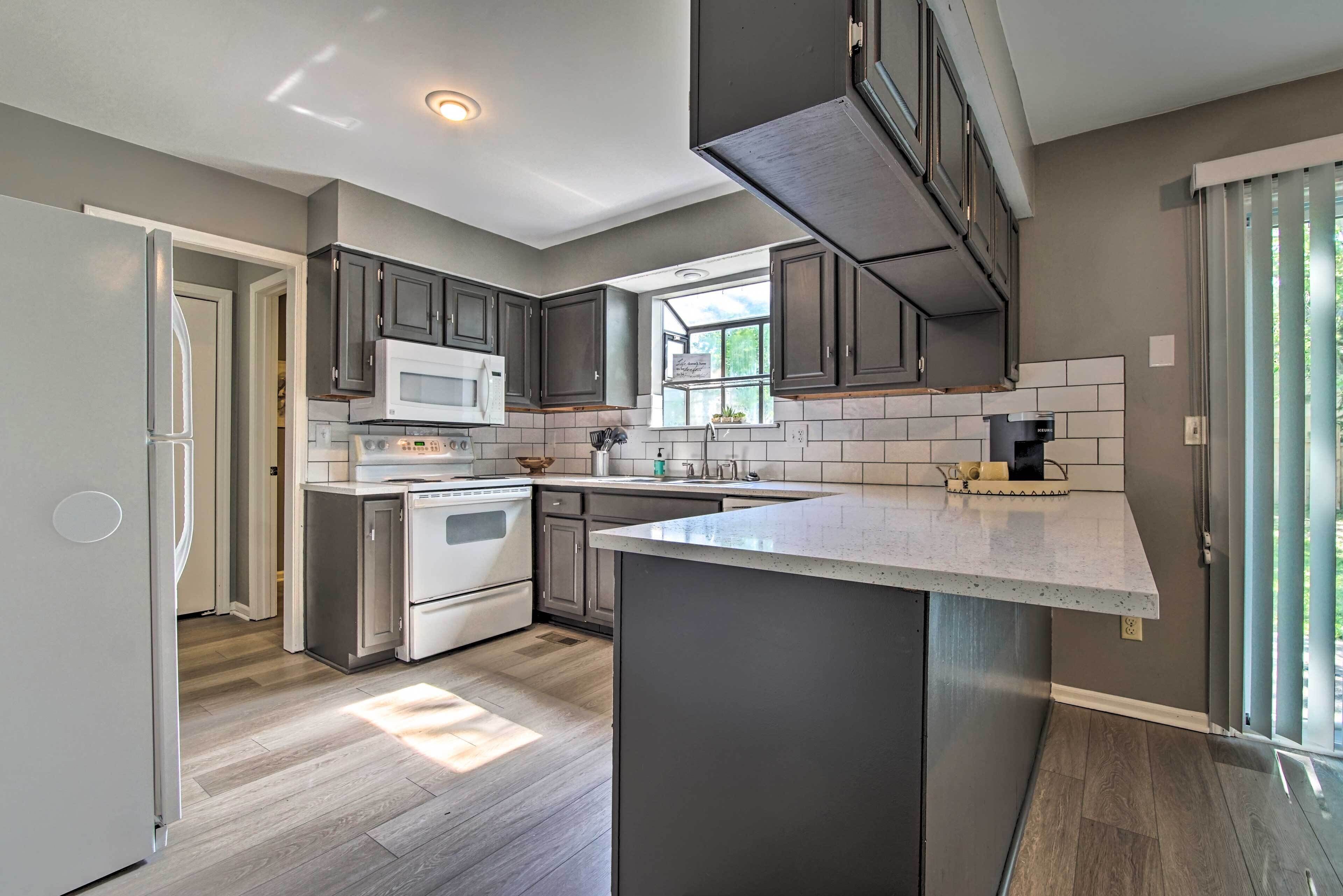 Fridge, microwave, stovetop, dishwasher