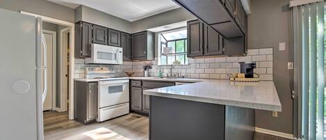 Fridge, microwave, stovetop, dishwasher