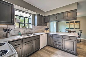 Fridge, microwave, stovetop, dishwasher - Modern Townhome w/ Fireplace: Near Stoll Park (Overland Park)