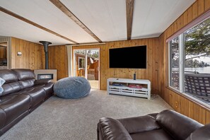 Smart TV, fireplace, table football