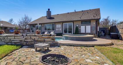 Hot Tub, Pool, & Fire Pit! Solar-Powered Hutto Gem