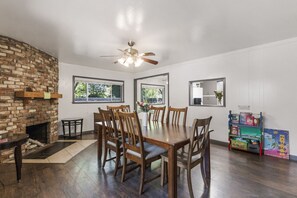 Dining - Charming 3 Bedroom 2 Bath Home in Chico’s Peaceful Avenues (Chico)