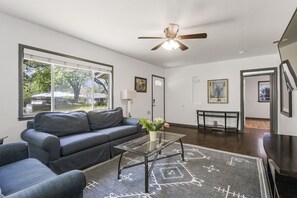 TV, fireplace - Charming 3 Bedroom 2 Bath Home in Chico’s Peaceful Avenues (Chico)