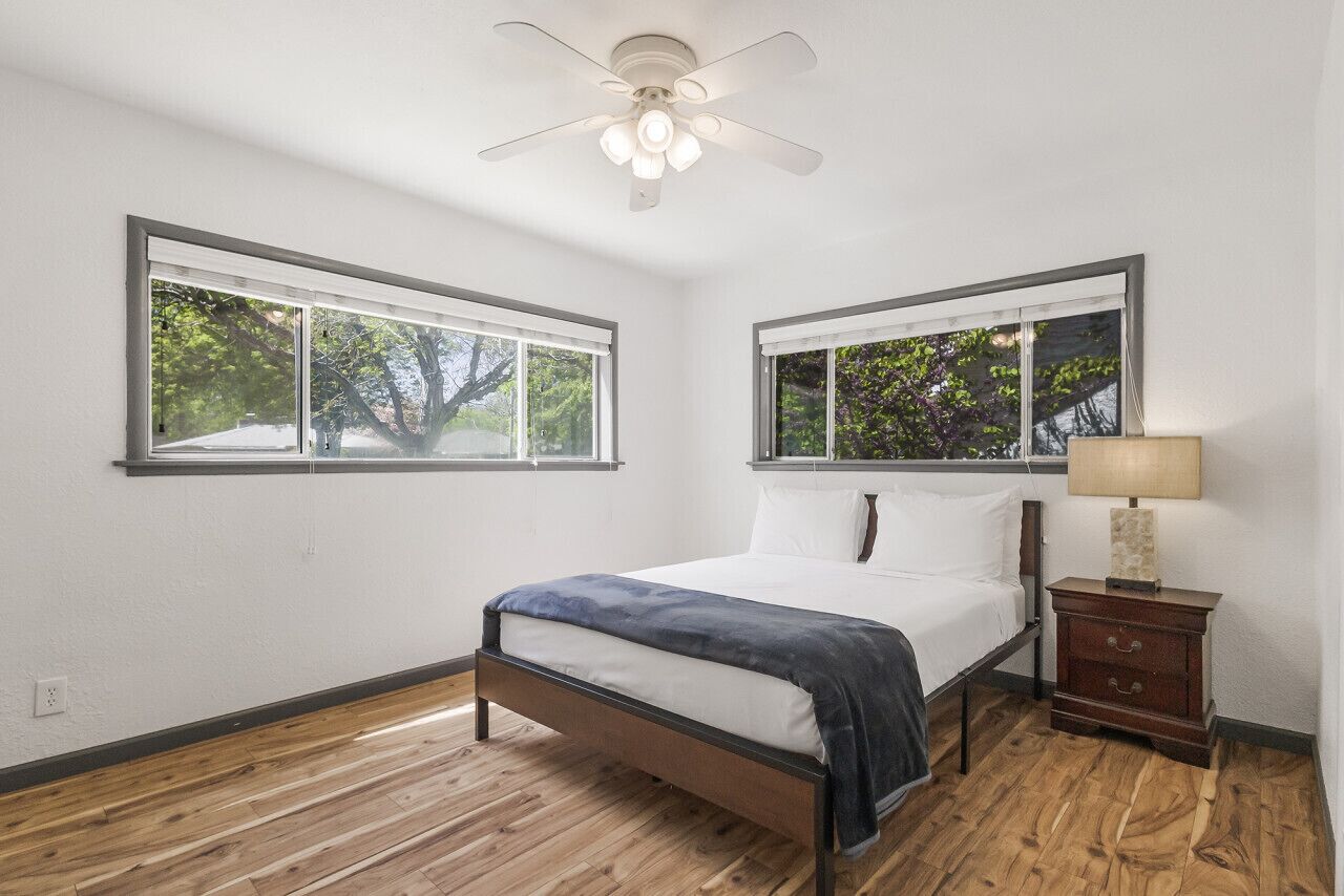 3 bedrooms, desk, iron/ironing board, travel cot