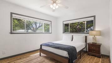 4 bedrooms, desk, iron/ironing board, travel crib
