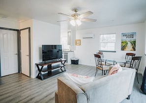 Smart TV - Quite Studio w/ Patio and Laundry (Chico)
