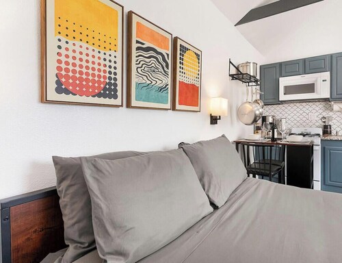 Chic Guesthouse Near Downtown | Stylish, Private & Cozy