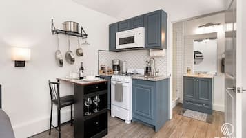 Microwave, oven, stovetop, coffee/tea maker