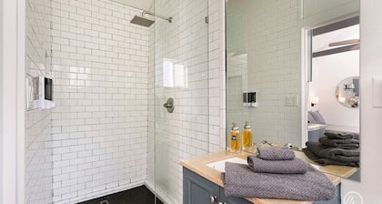 Chic Guesthouse Near Downtown | Stylish, Private & Cozy