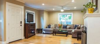 Lovely House near Downtown, Your Home away from Home!